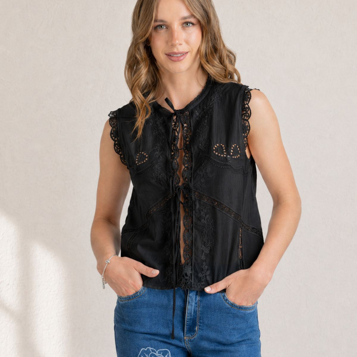 EFESIS - BLUSA LOREIN BRODERIE AMARRAS NEGRO EFESIS