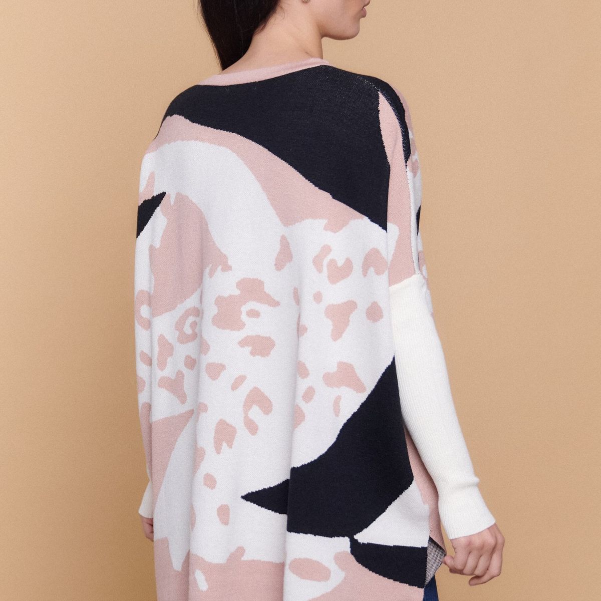 GUINDA - Sweater Mujer Oversize Cuello V Diseño Abstracto EMBRO