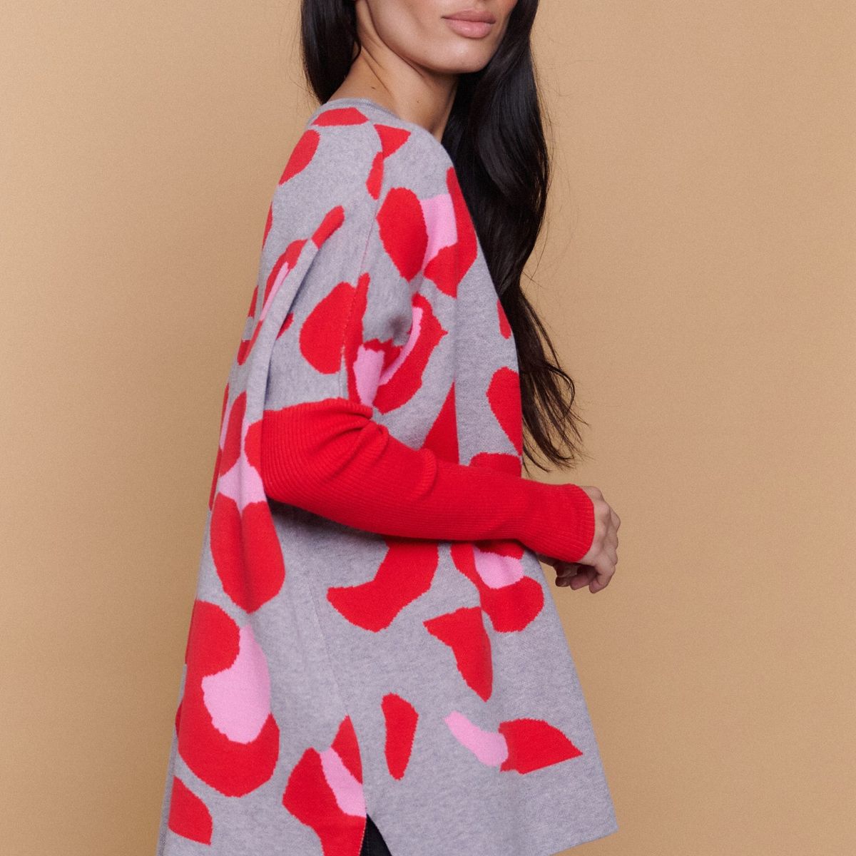 GUINDA - Sweater Mujer Oversize Cuello V Estampado Animal Print  IRANDA