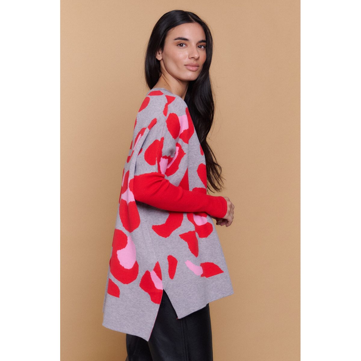 GUINDA - Sweater Mujer Oversize Cuello V Estampado Animal Print  IRANDA