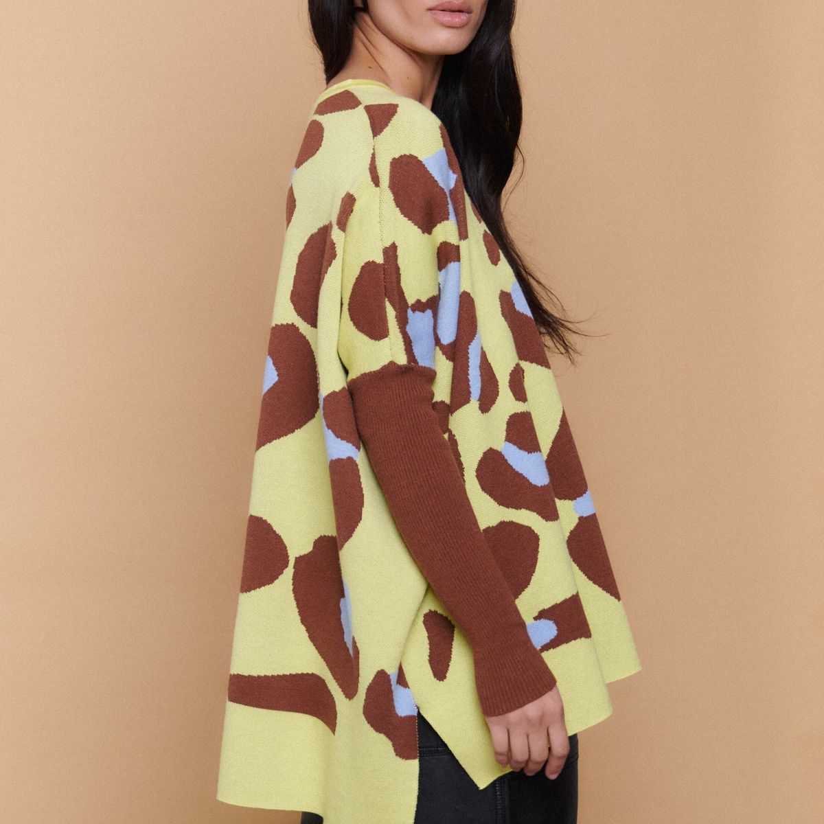 GUINDA - Sweater Mujer Oversize Cuello V Estampado Animal Print  IRANDA