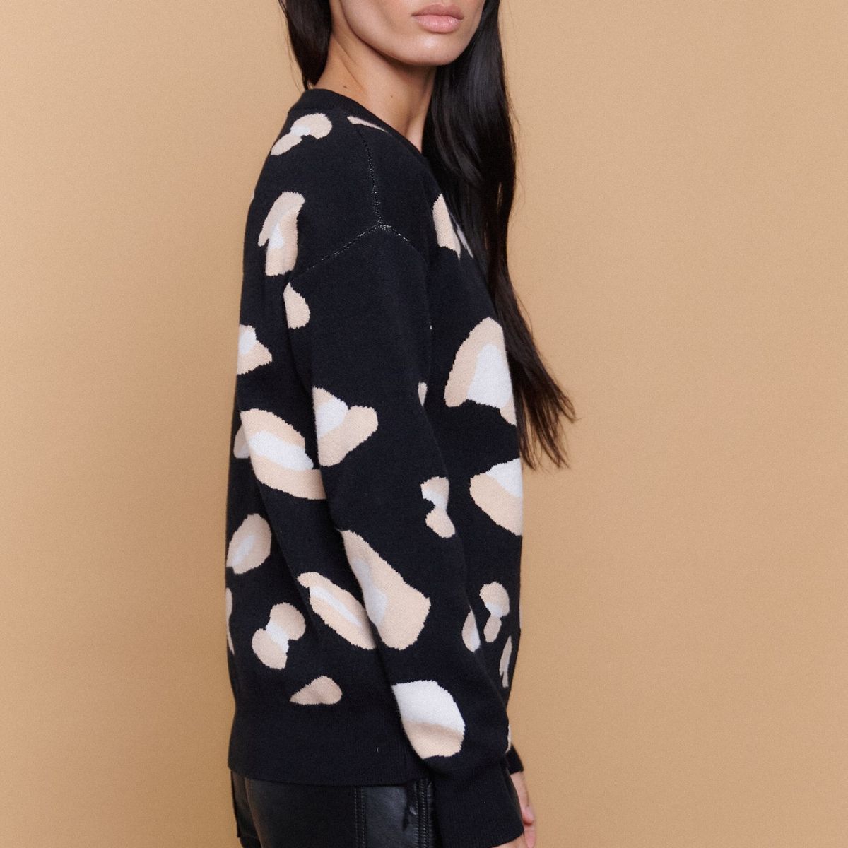 GUINDA - Sweater Mujer Tejido Estampado Animal Print BRUMA