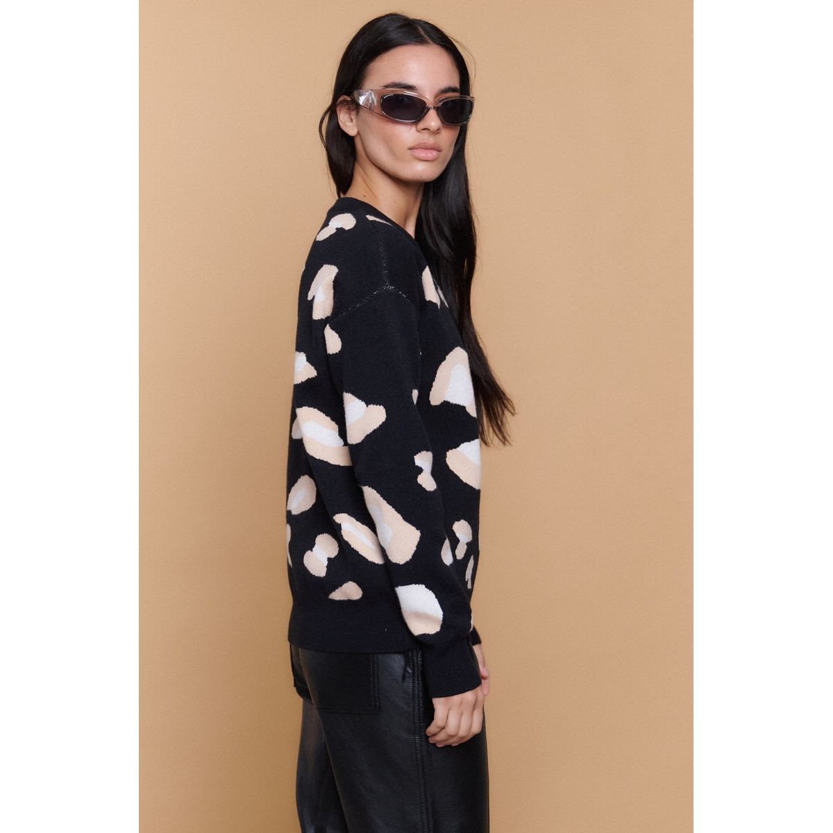GUINDA - Sweater Mujer Tejido Estampado Animal Print BRUMA