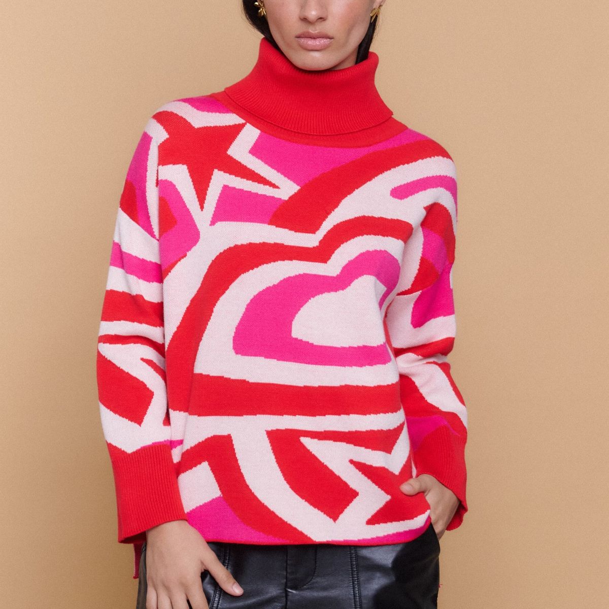 GUINDA - Sweater Cuello Alto Estampado Geométrico y Corazones Mujer ARIA