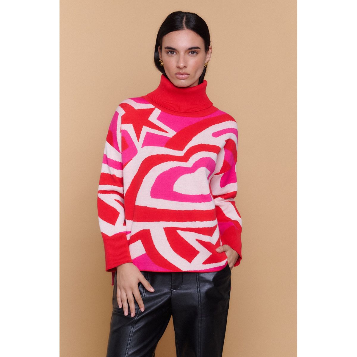 GUINDA - Sweater Cuello Alto Estampado Geométrico y Corazones Mujer ARIA