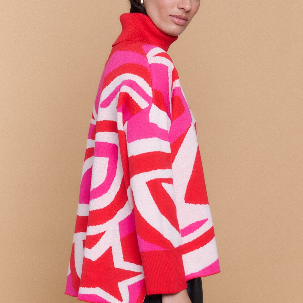 GUINDA - Sweater Cuello Alto Estampado Geométrico y Corazones Mujer ARIA