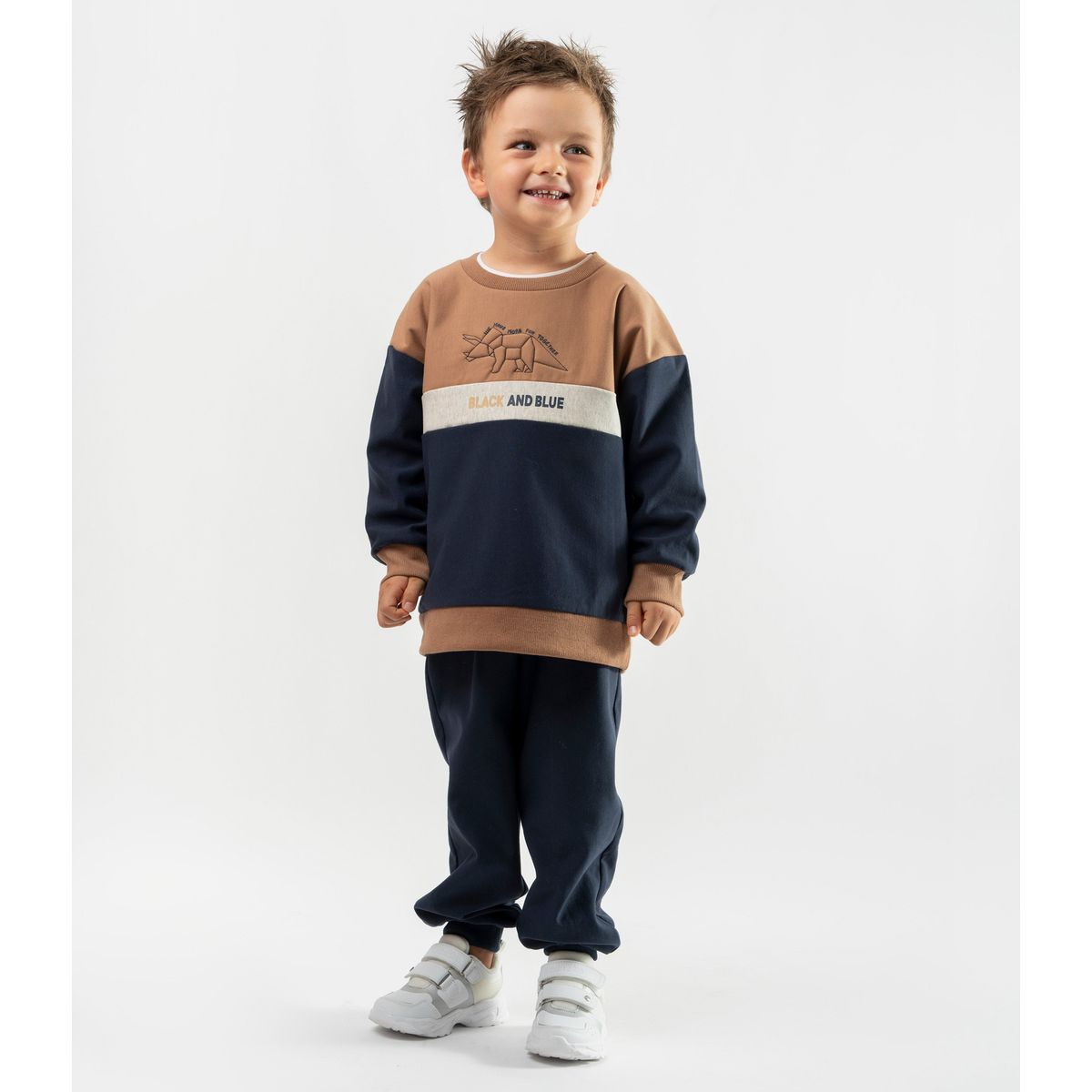 BLACK AND BLUE - Buzo niño con dinosaurio camel Black and blue