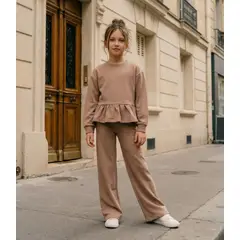 LIMONADA - Conjunto niña con vuelos y bordado camel