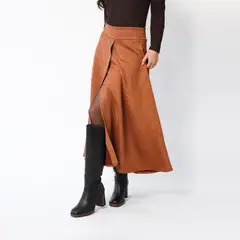 NATALIA SEGUEL - Falda Roma Gamuza Camel - Diseño Chileno -