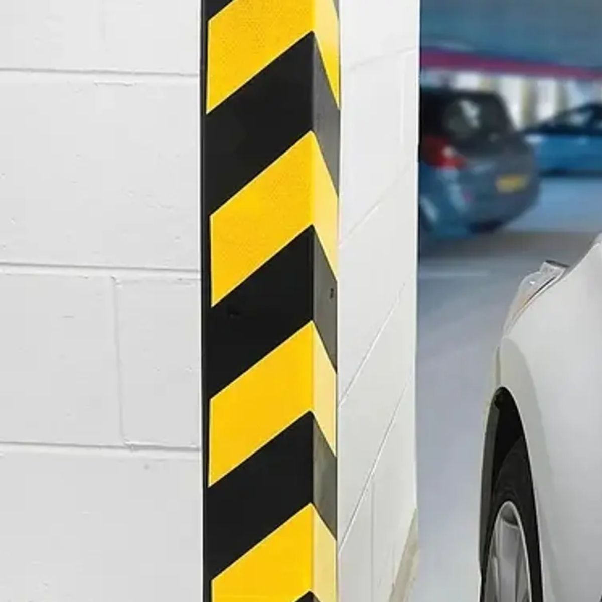 GENERICO - Esquinero Protector de Caucho Reflectante 80 cm – Protección de Esquinas