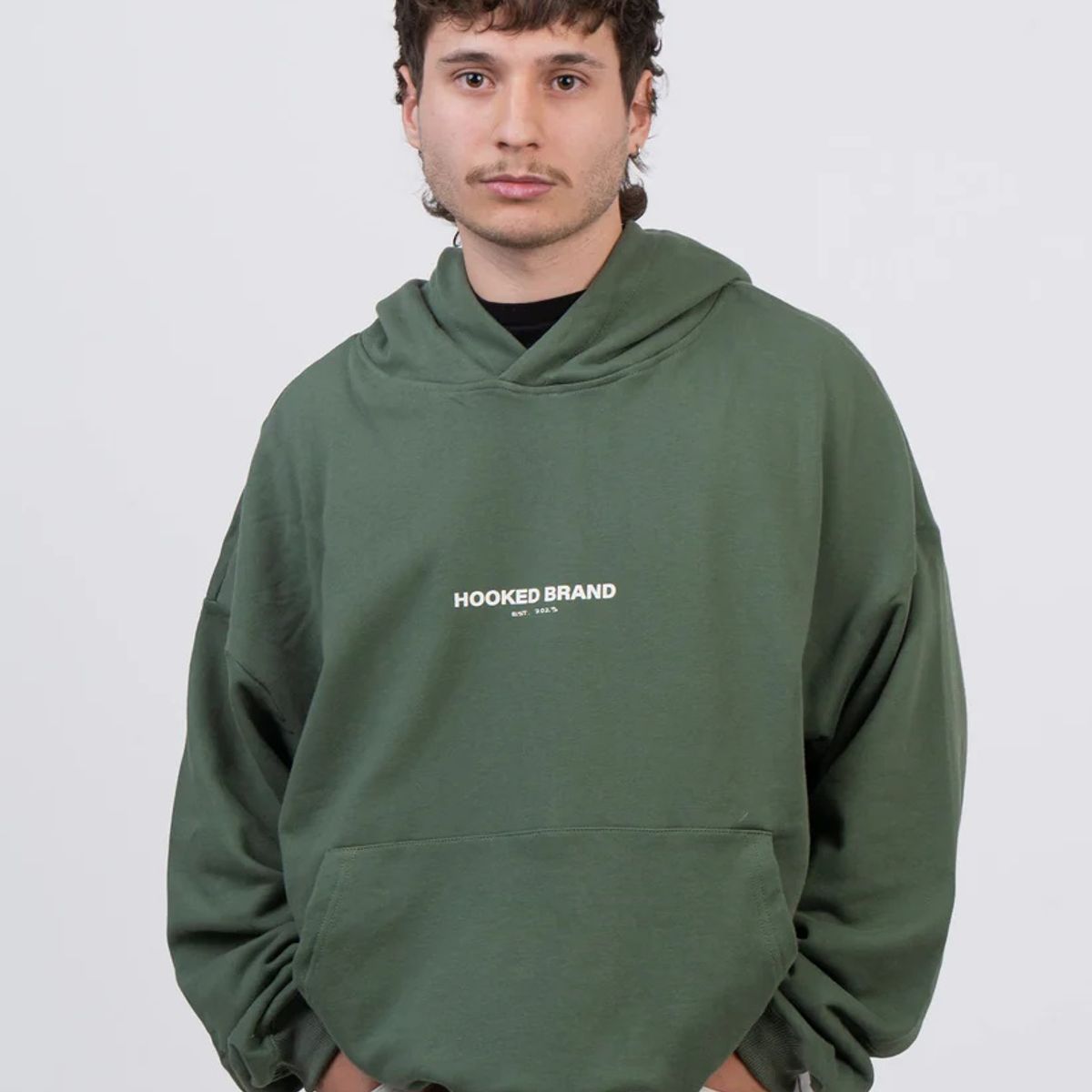 HOOKED BRAND - Poleron Boxy Fit Verde - Proximity