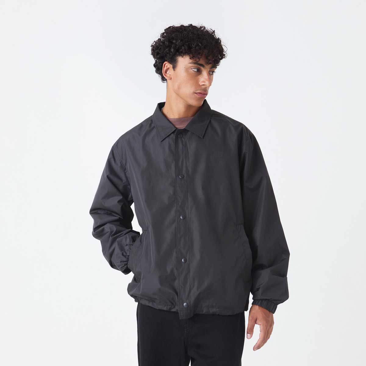 NEW BALANCE - Chaqueta Lifestyle Hombre New Balance Lightweight Negra