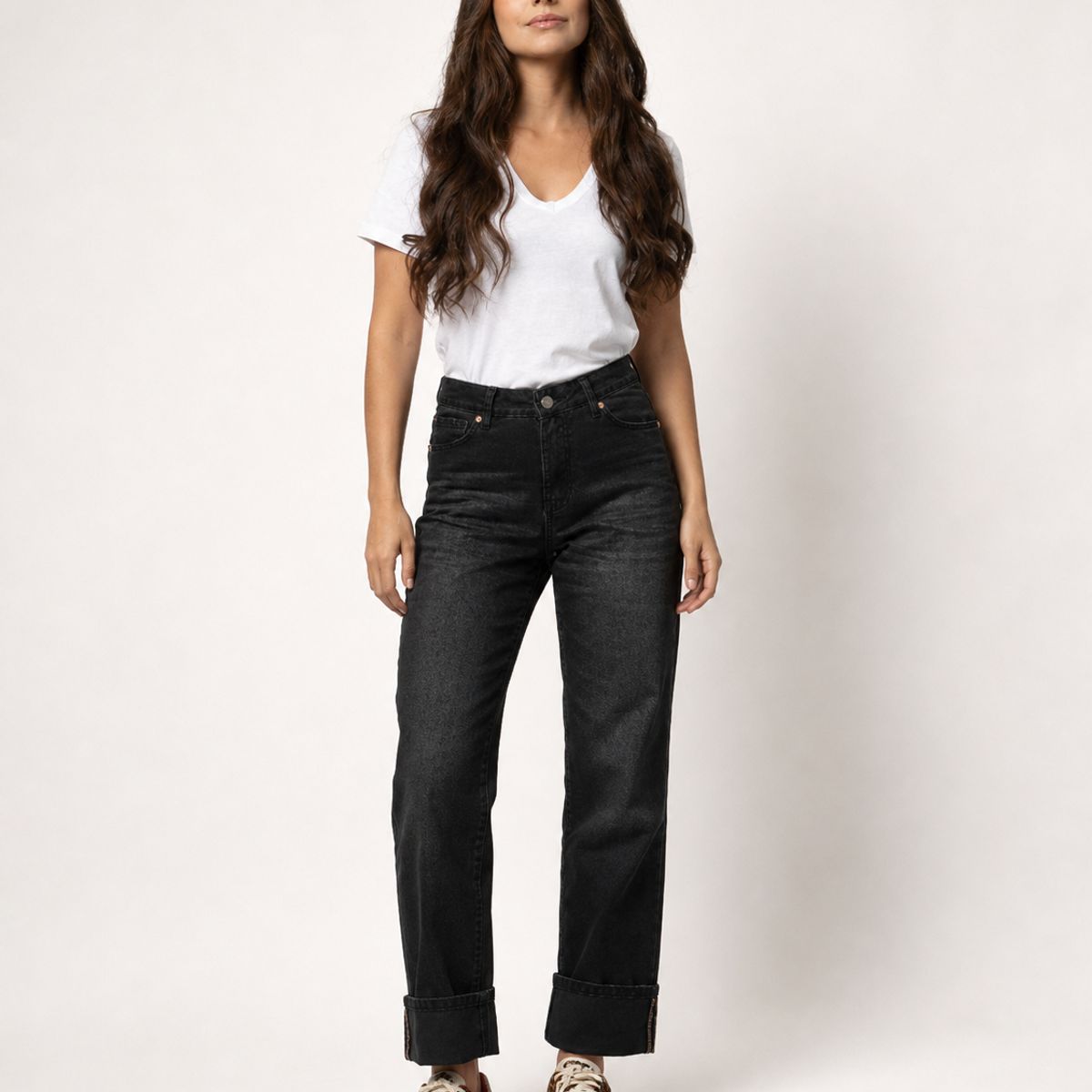 MOMCHIC - JEANS EMILIA NEGRO MOMCHIC DENIM RECTO TIRO MEDIO