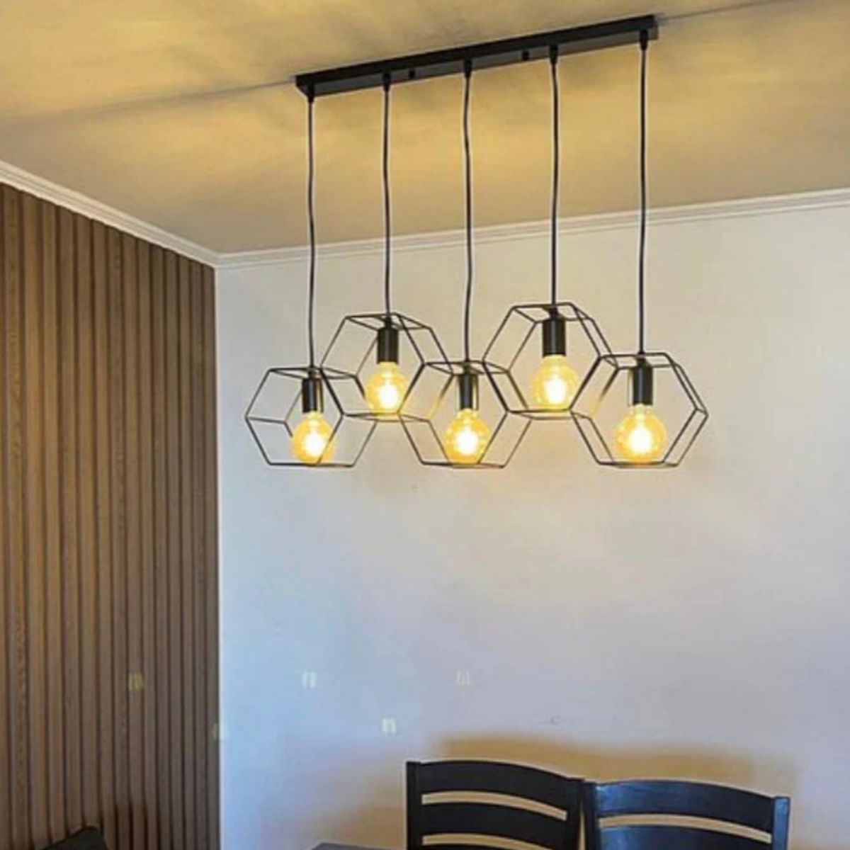 ARTIHOGAR - LAMPARA COLGANTE BASE LINEAL 5 LUCES FORMA HEXAGONAL  BERRY