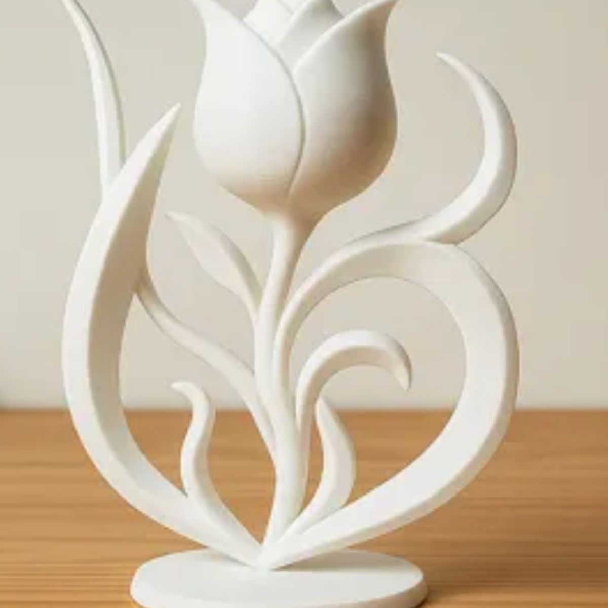 GENERICO - Figura Abstracta y Elegante de Tulipán