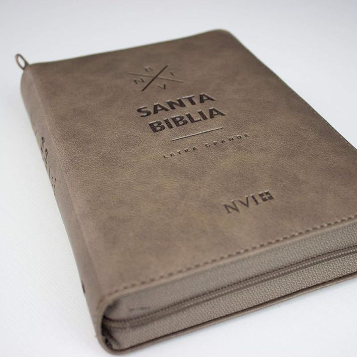 SOCIEDAD BIBLICA CHILENA - Santa Biblia Nueva Version Internacional, Marrón, Piel Especial con Cierre, Compacta