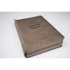 SOCIEDAD BIBLICA CHILENA - Santa Biblia Nueva Version Internacional, Marrón, Piel Especial con Cierre, Compacta