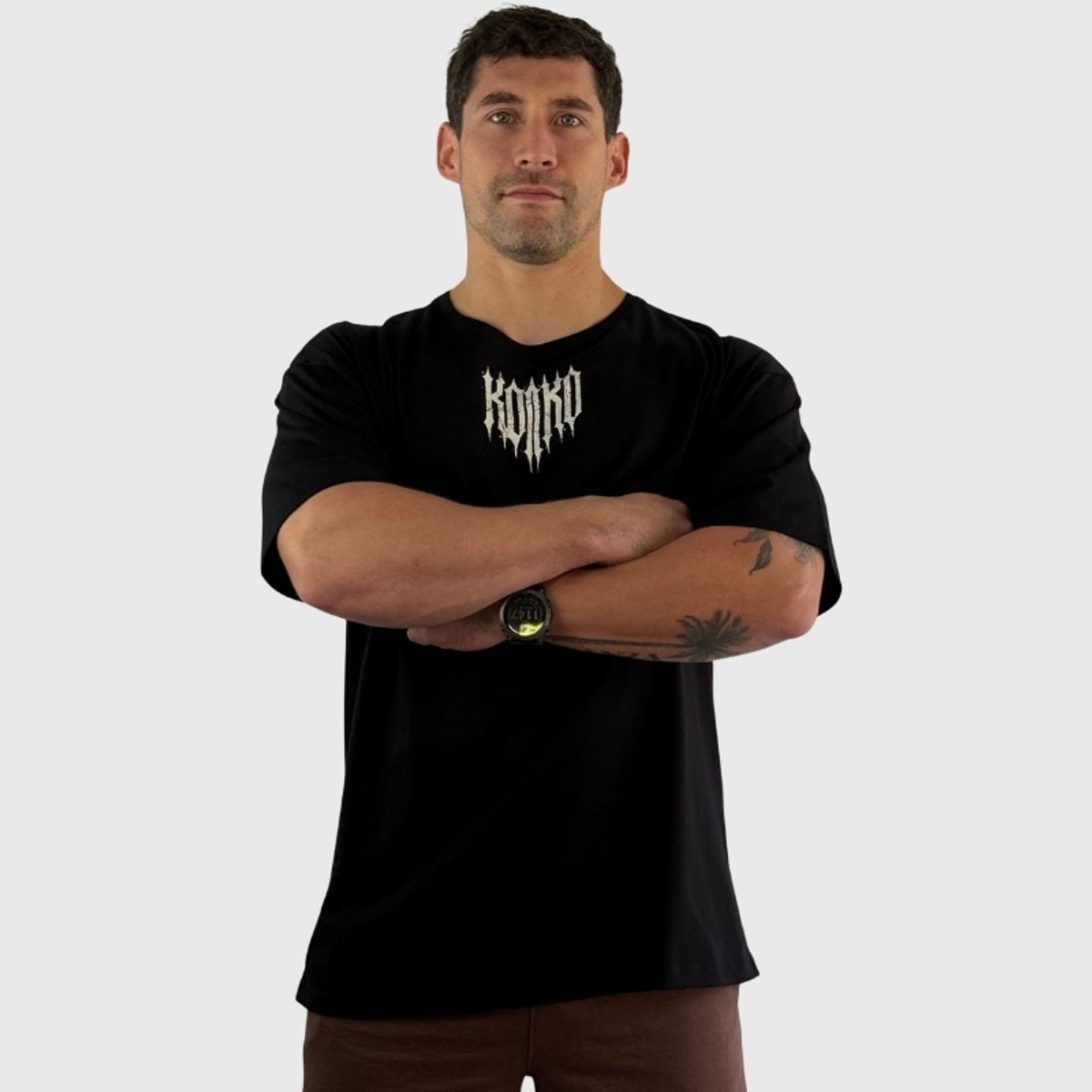 KONKO ACTIVE - Polera Over Size Premium Cotton Back Assault Negra Hombre Manga Corta Konko
