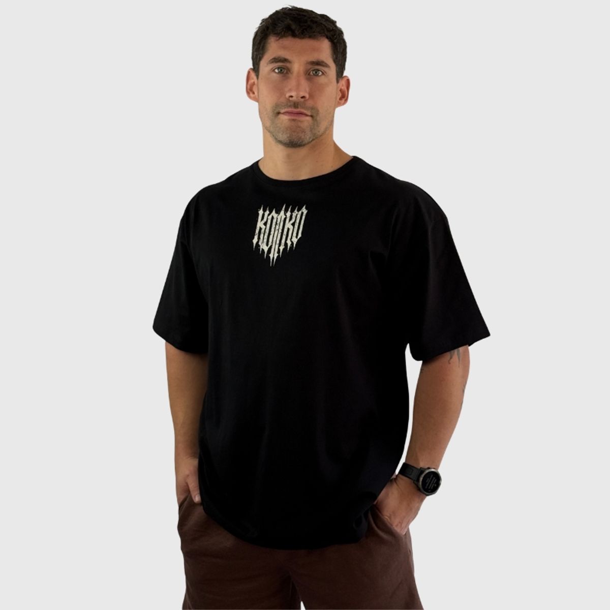 KONKO ACTIVE - Polera Over Size Premium Cotton Back Assault Negra Hombre Manga Corta Konko