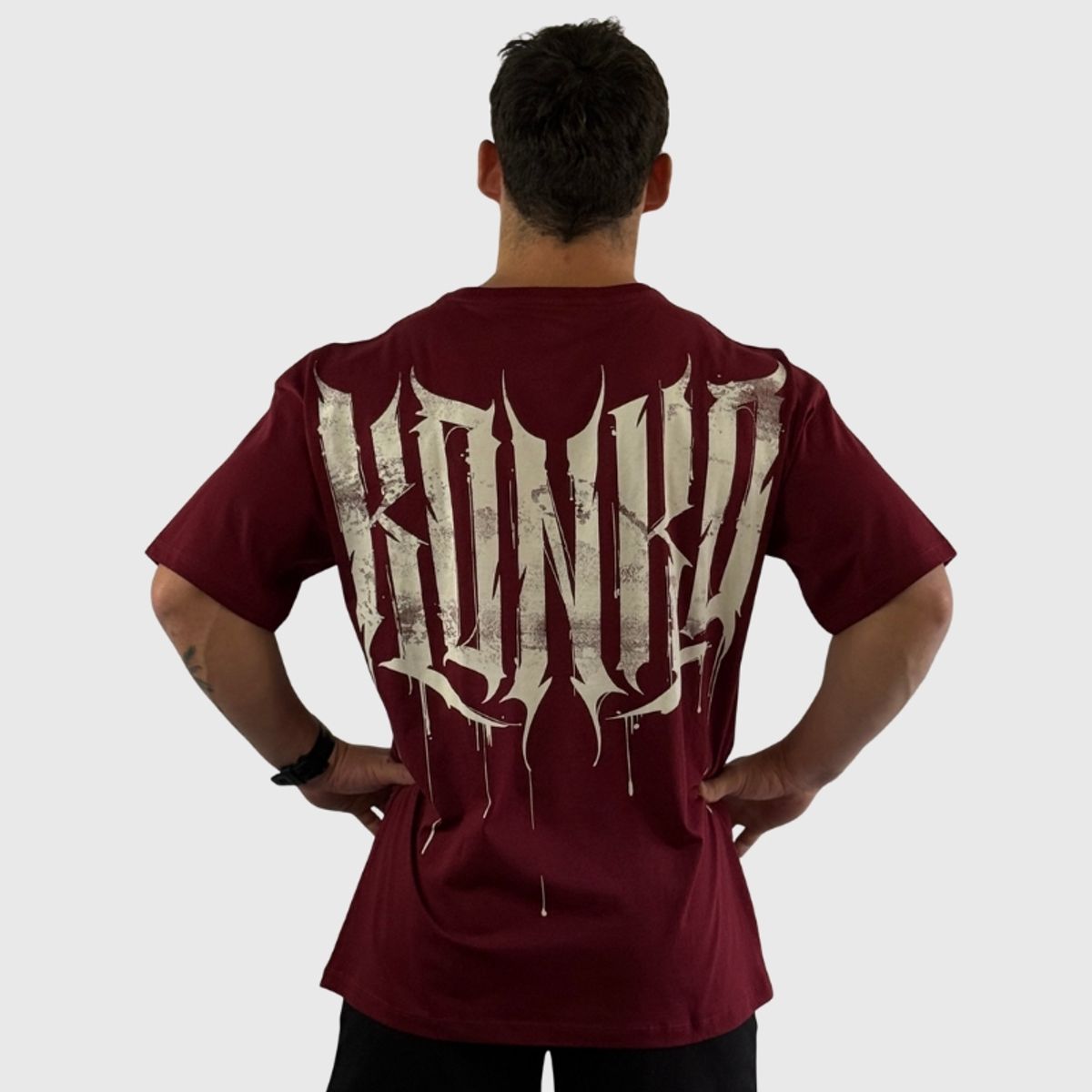 KONKO ACTIVE - Polera Over Size Premium Cotton Revenge Burdeo Hombre Manga Corta Konko