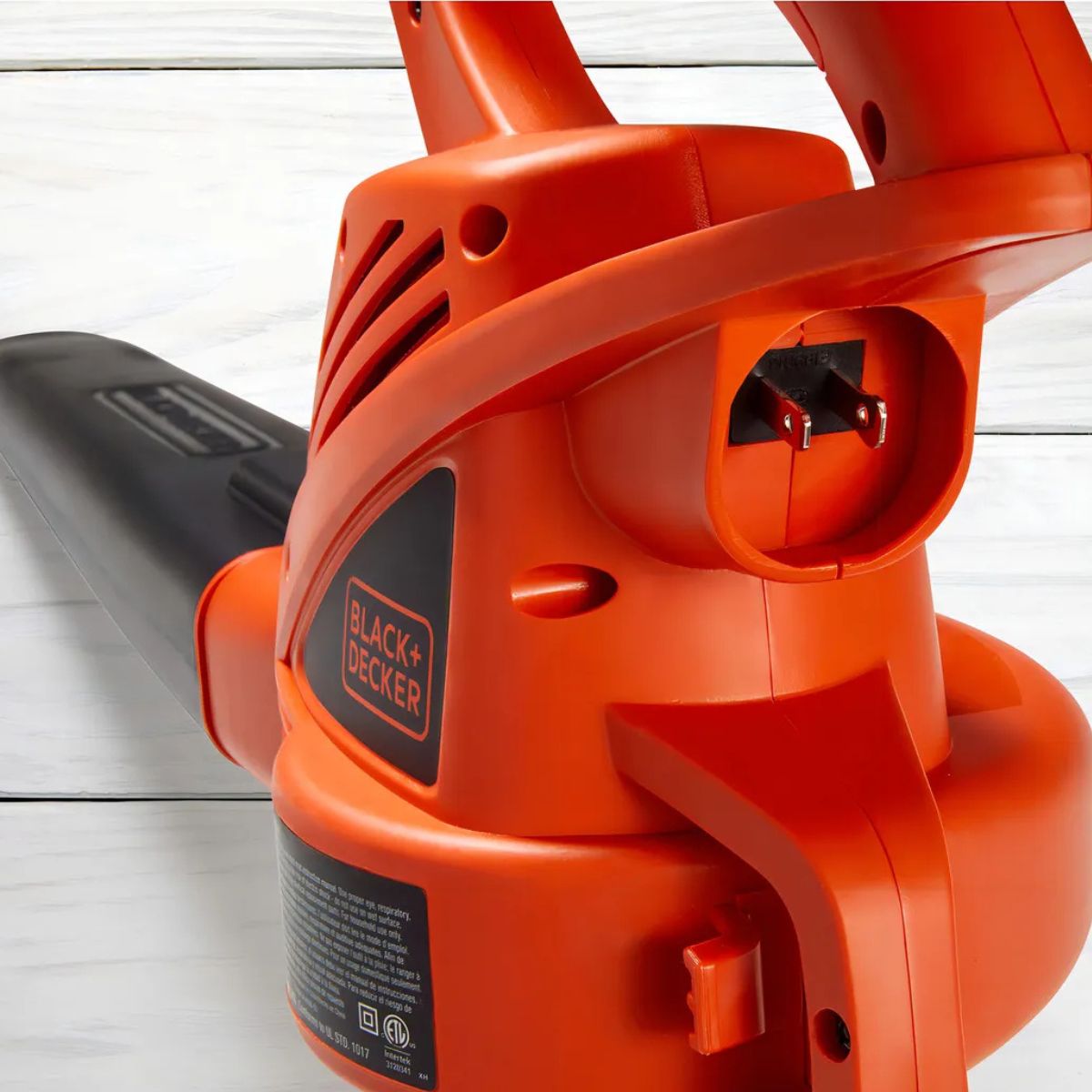 BLACK+DECKER - Soplador Eléctrico 840W 290km/h BLACK+DECKER LB700-B2C