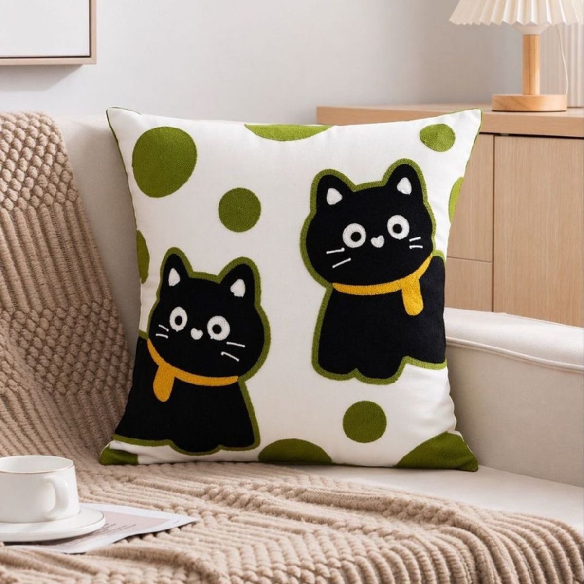 CHINA - Pack De 2 Cojines + 2 Fundas Bordadas Con Cierre Oculto Medida 45x45cm