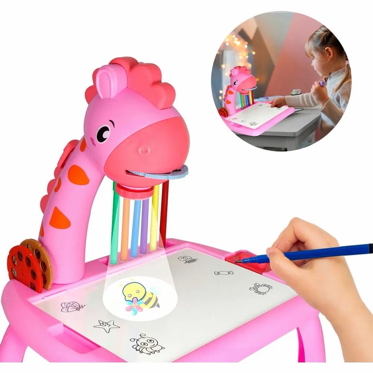 DOPA - Mesa Pizarrón Con Proyector Jirafa De Dibujo Slim Company Set De Arte Juguete Musical Educativo Para Niños Color Rosa