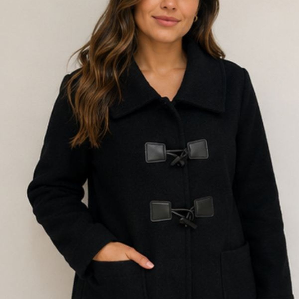 GENERAL - Gamulán Mujer Tipo Duffle Negro con Broches y Bolsillos