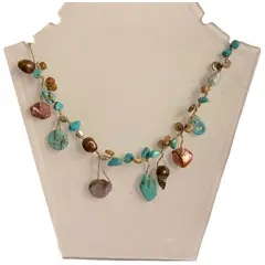 TAETHAI - Collar de Perlas tipo barrocas doradas con Turquesa