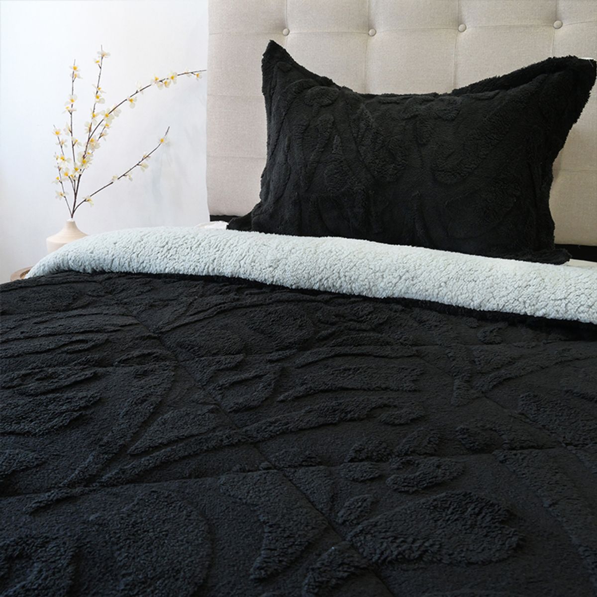 DORAL - CUBRECAMA PLUMON JACQUARD DELUXE CON SHERPA NEGRO DORAL 1.5 PLAZAS