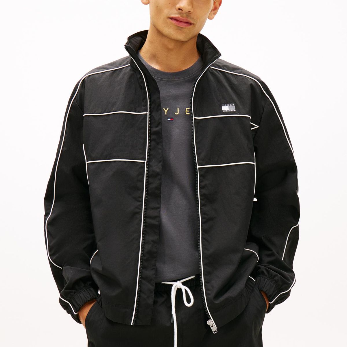 TOMMY HILFIGER - Chaqueta Water Repellent Back Logo Negro Tommy Jeans