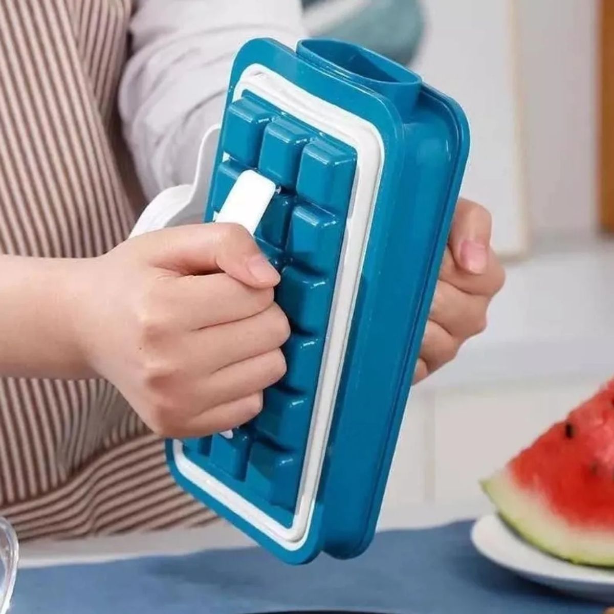 IRM - Molde Cubetera Silicona 18 Hielos Con Tapa Antiderrame Libre De Bpa Para Bebidas Jugos Y Cocteleria