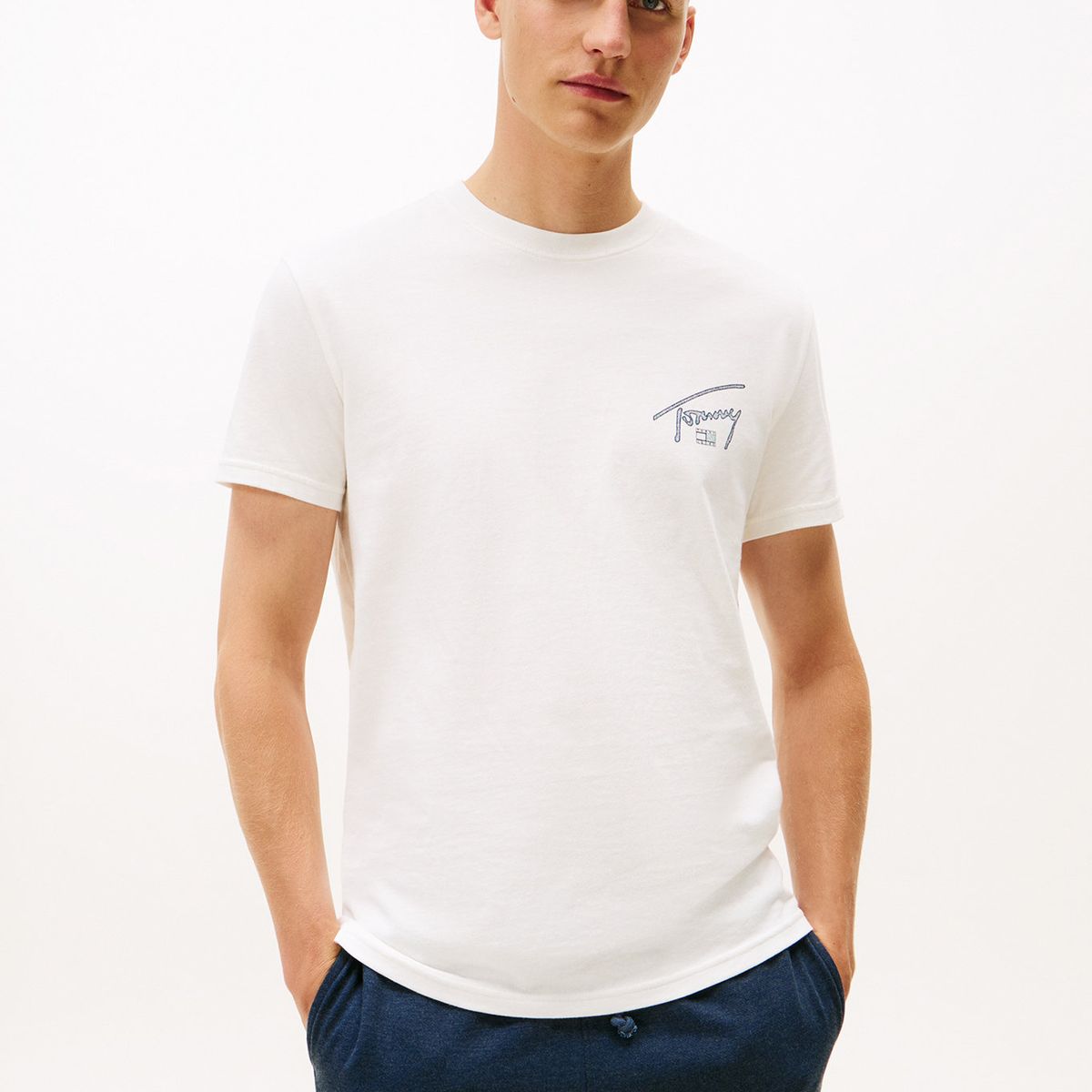 TOMMY HILFIGER - Polera Con Logo Signature Regular Fit Blanco Tommy Jeans