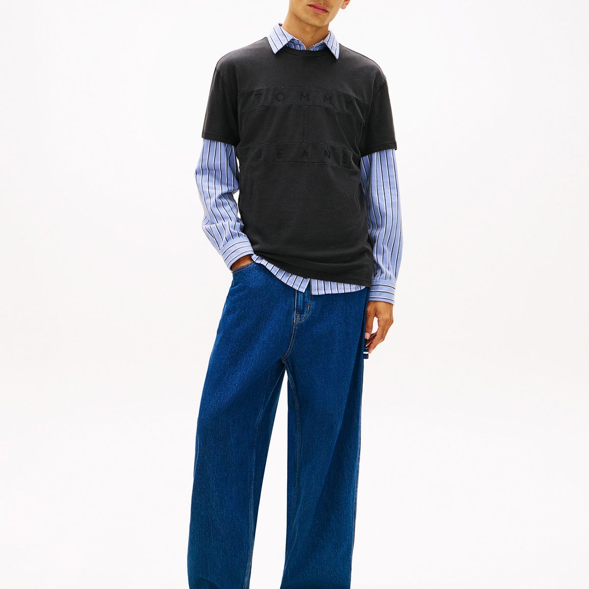 TOMMY HILFIGER - Polera Con Logo Tonal Regular Fit Negro Tommy Jeans