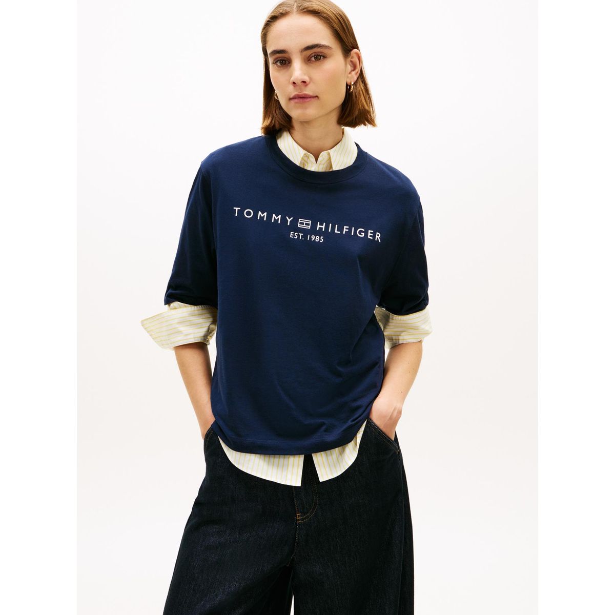 TOMMY HILFIGER - Polera Logo Gráfico Relaxed Fit Azul Tommy Hilfiger