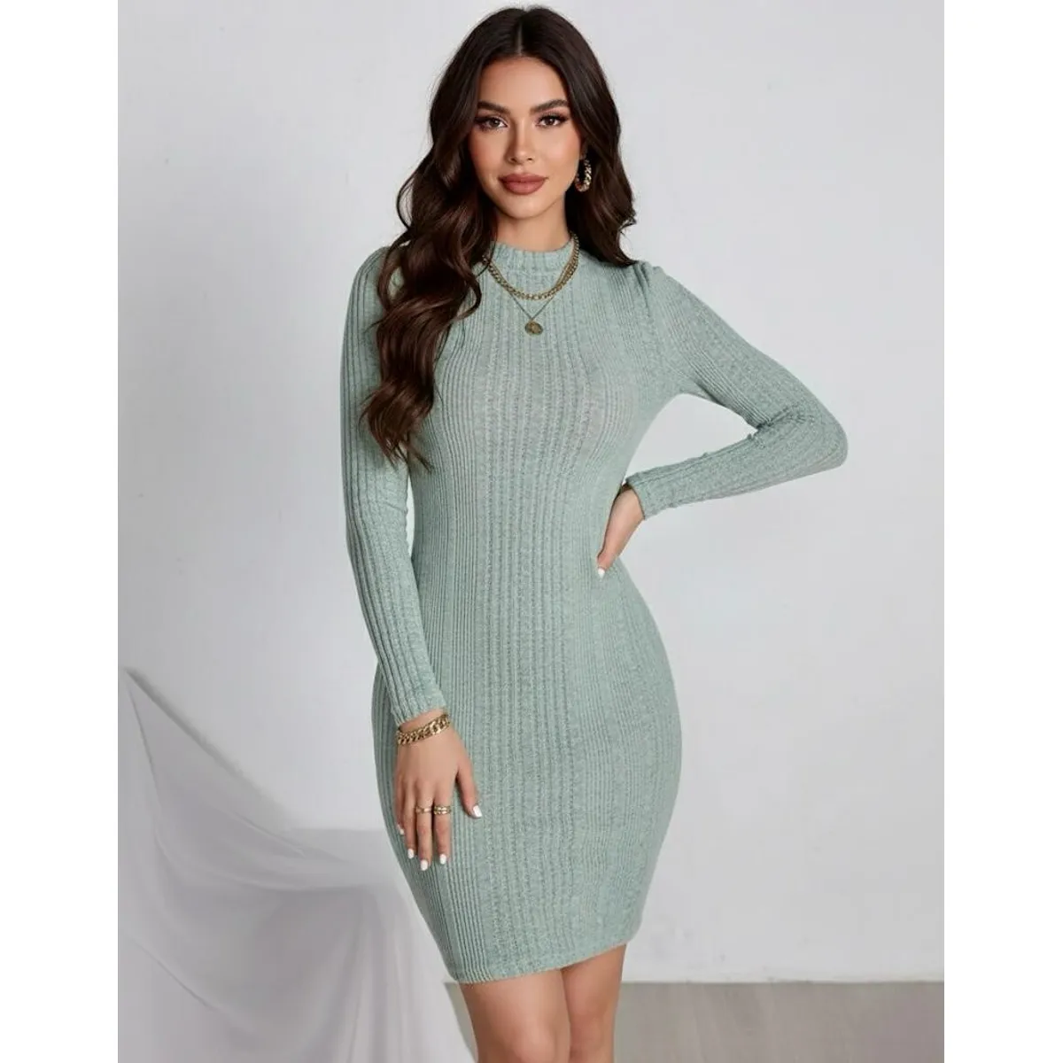 HAMI BOUTIQUE - Vestido Corto de Punto Acanalado Verde con Cuello Semi-Alto y Manga Larga