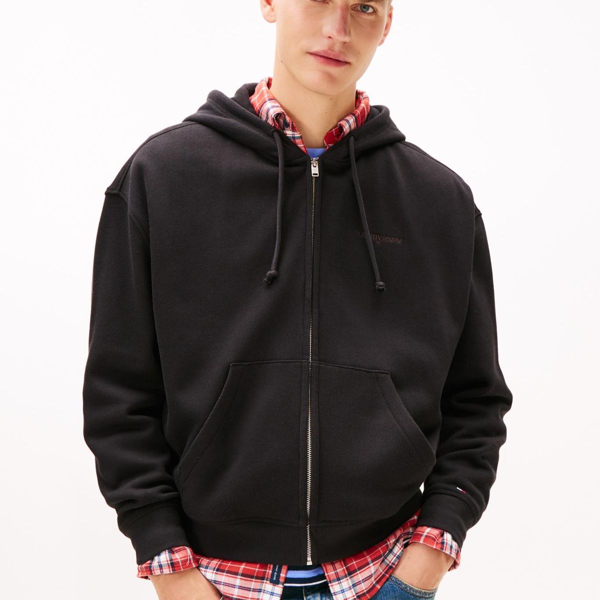 TOMMY HILFIGER - Polerón Hoodie Con Cierre Y Logo Script Negro Tommy Jeans
