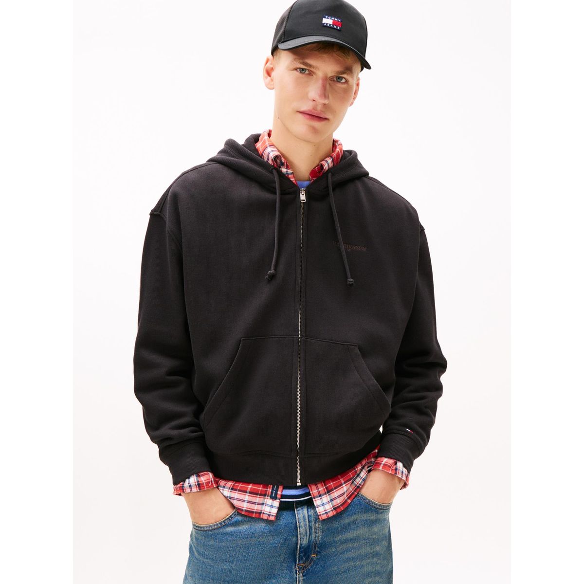 TOMMY HILFIGER - Polerón Hoodie Con Cierre Y Logo Script Negro Tommy Jeans