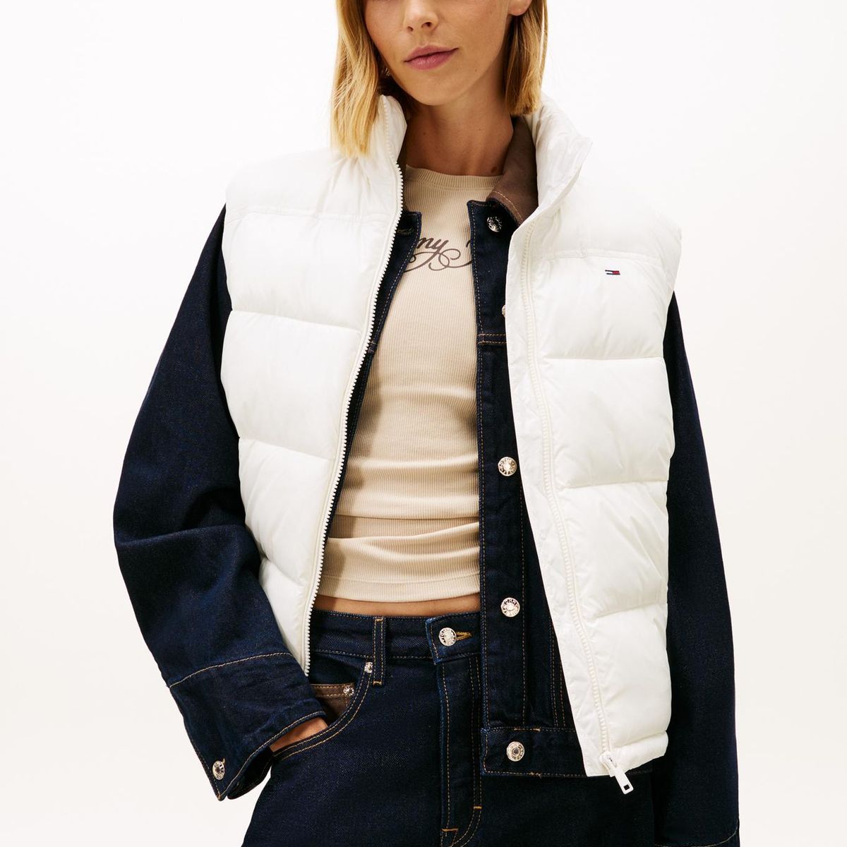 TOMMY HILFIGER - Parka Vest Acolchada Brillante Con Logo Bordado Blanco Tommy Jeans