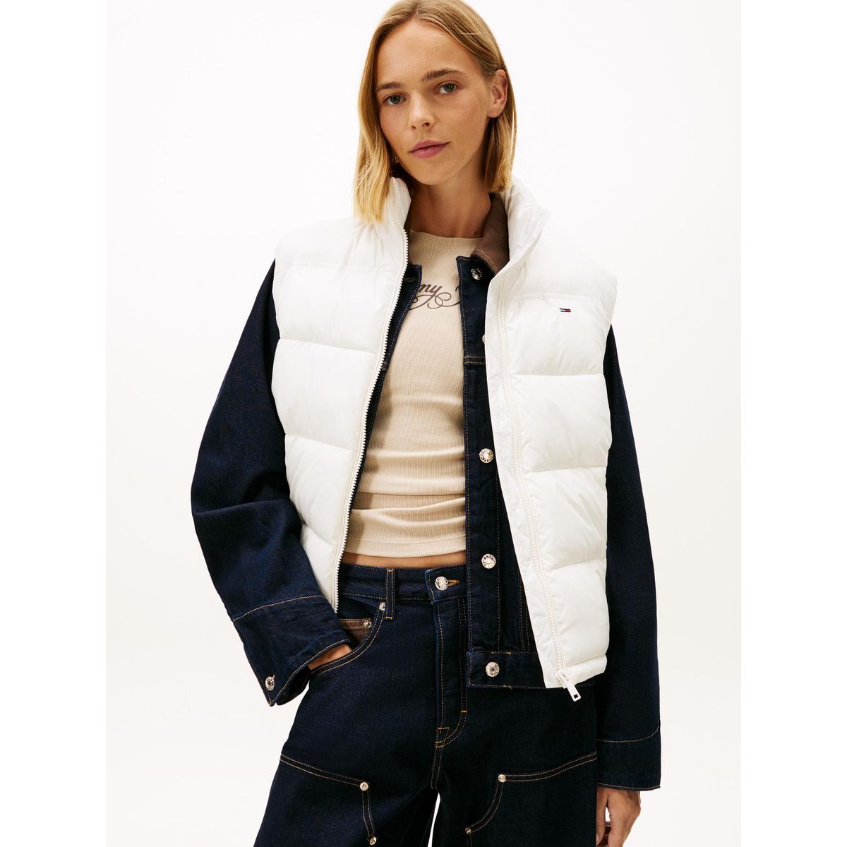 TOMMY HILFIGER - Parka Vest Acolchada Brillante Con Logo Bordado Blanco Tommy Jeans