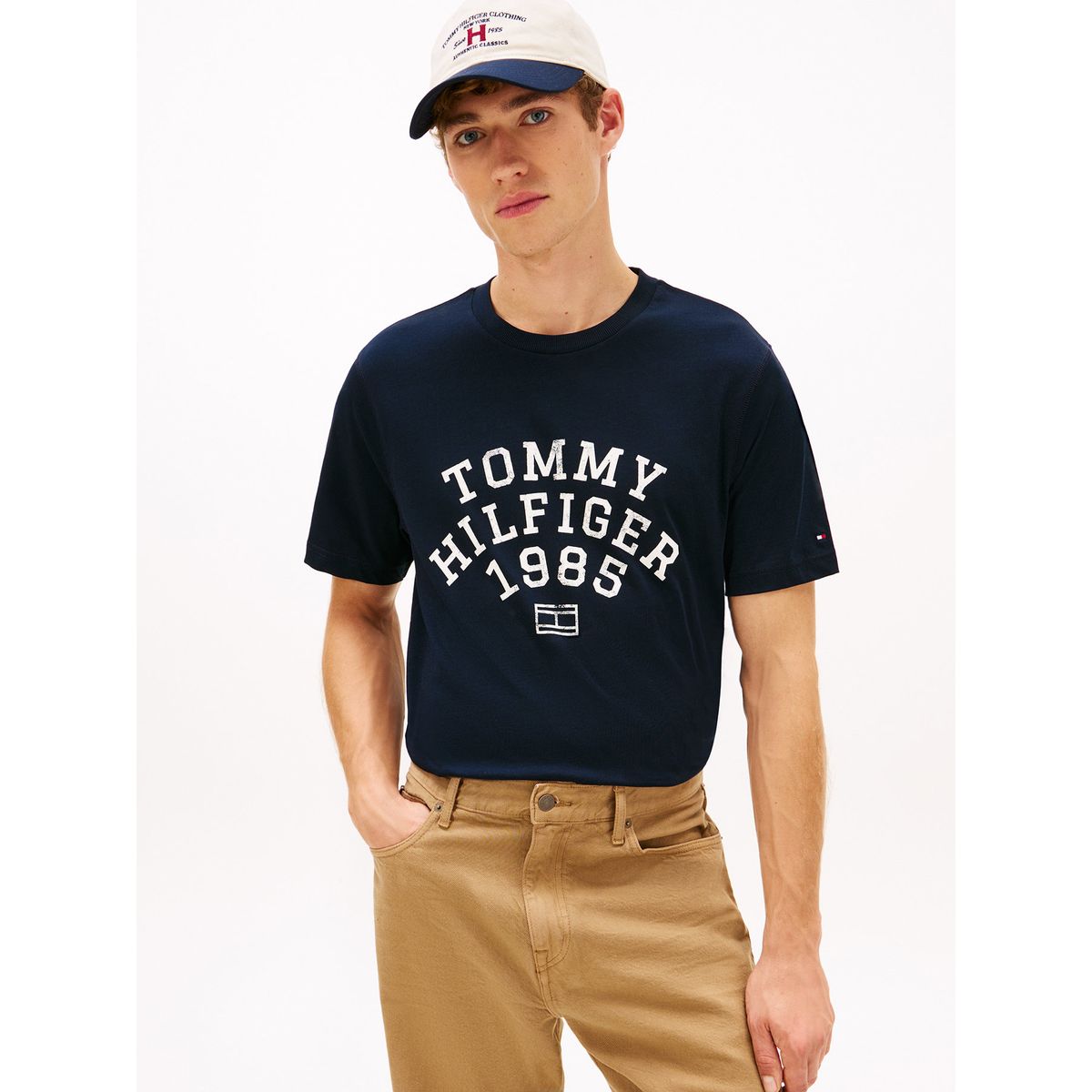 TOMMY HILFIGER - Polera Con Logo Gráfico Regular Fit Azul Tommy Hilfiger