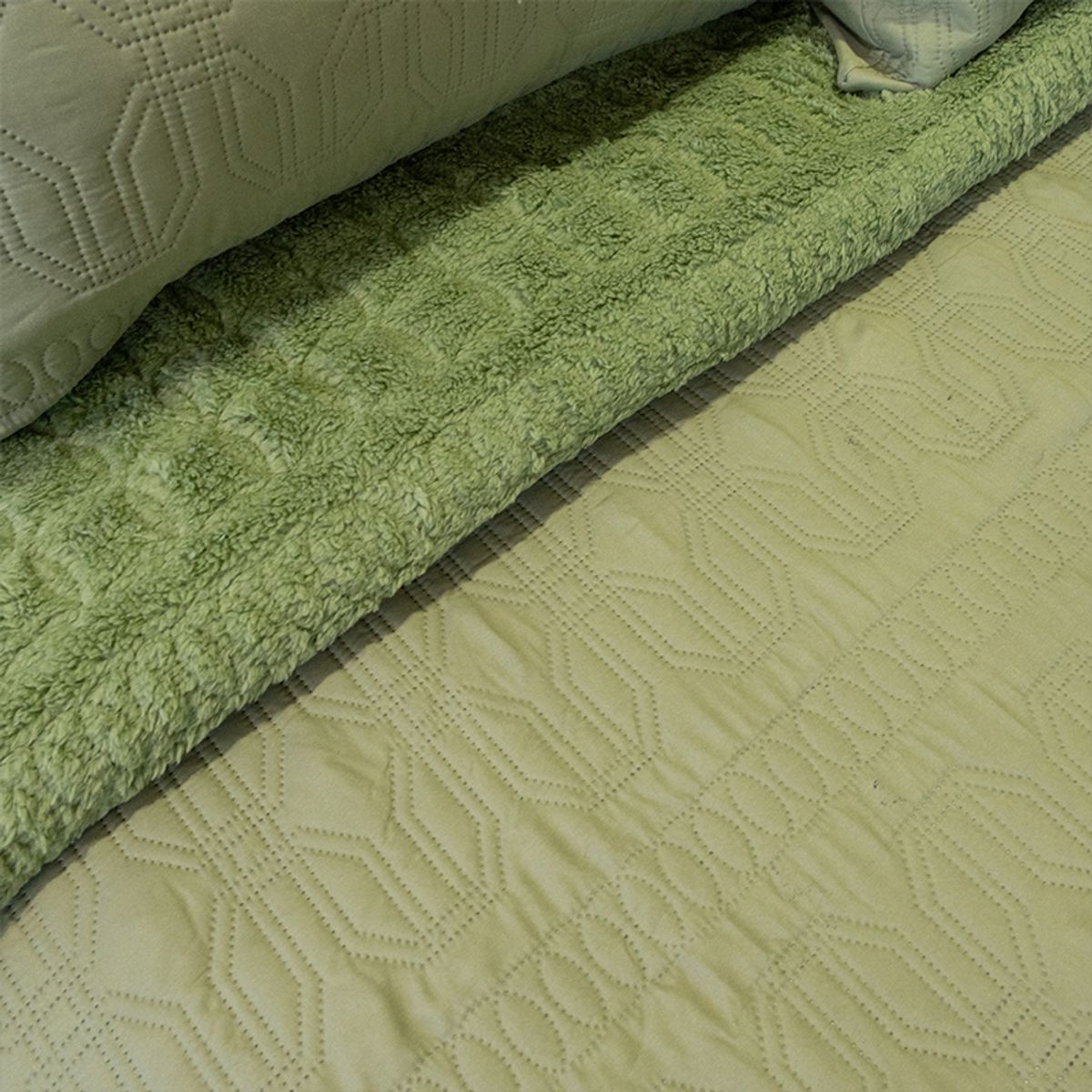 DORAL - CUBRECAMA QUILT HOTPRESS VIENA CON SHERPA VERDE OLIVA DORAL 2.5 PLAZAS