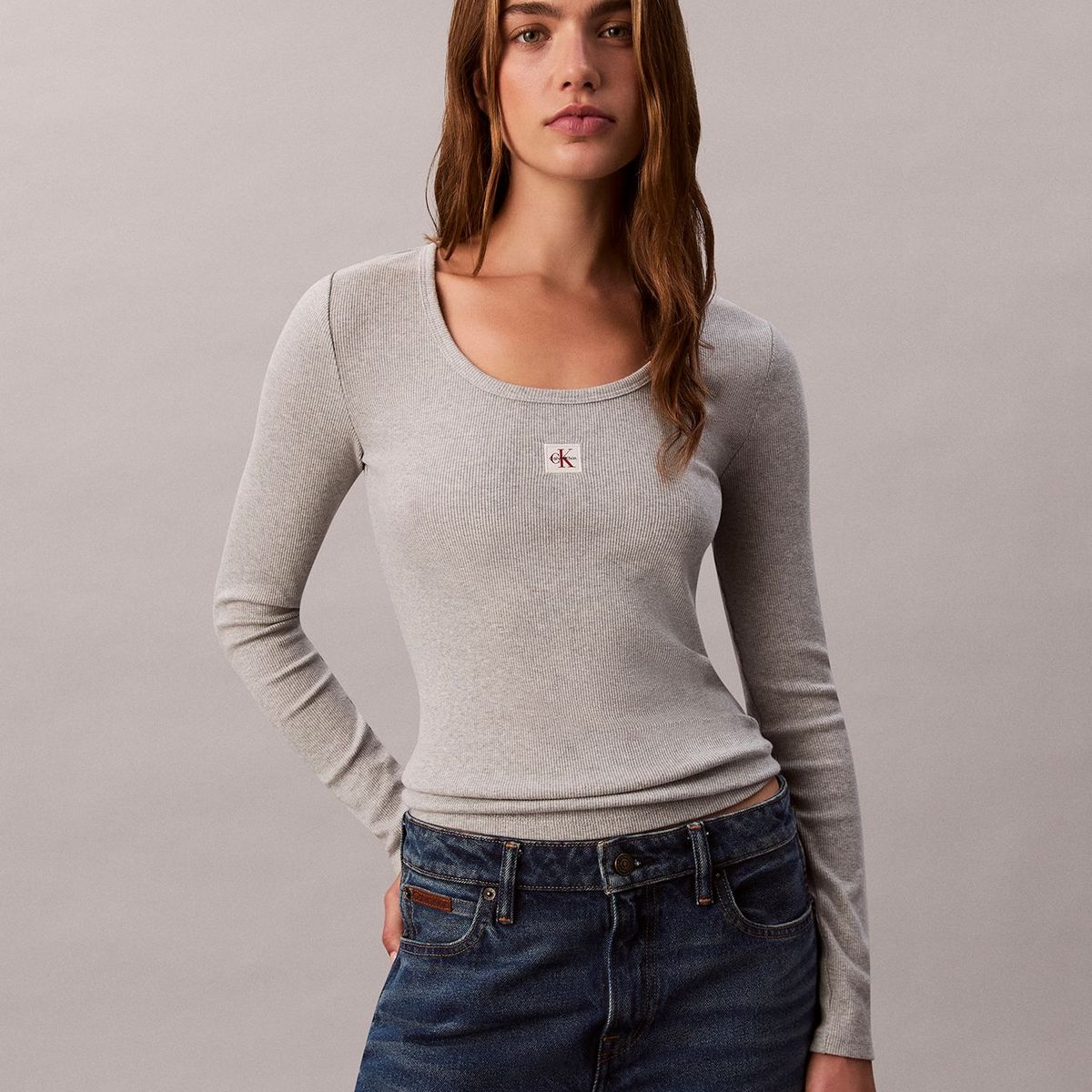 CALVIN KLEIN - Polera Manga Larga con Cuello Scoop
