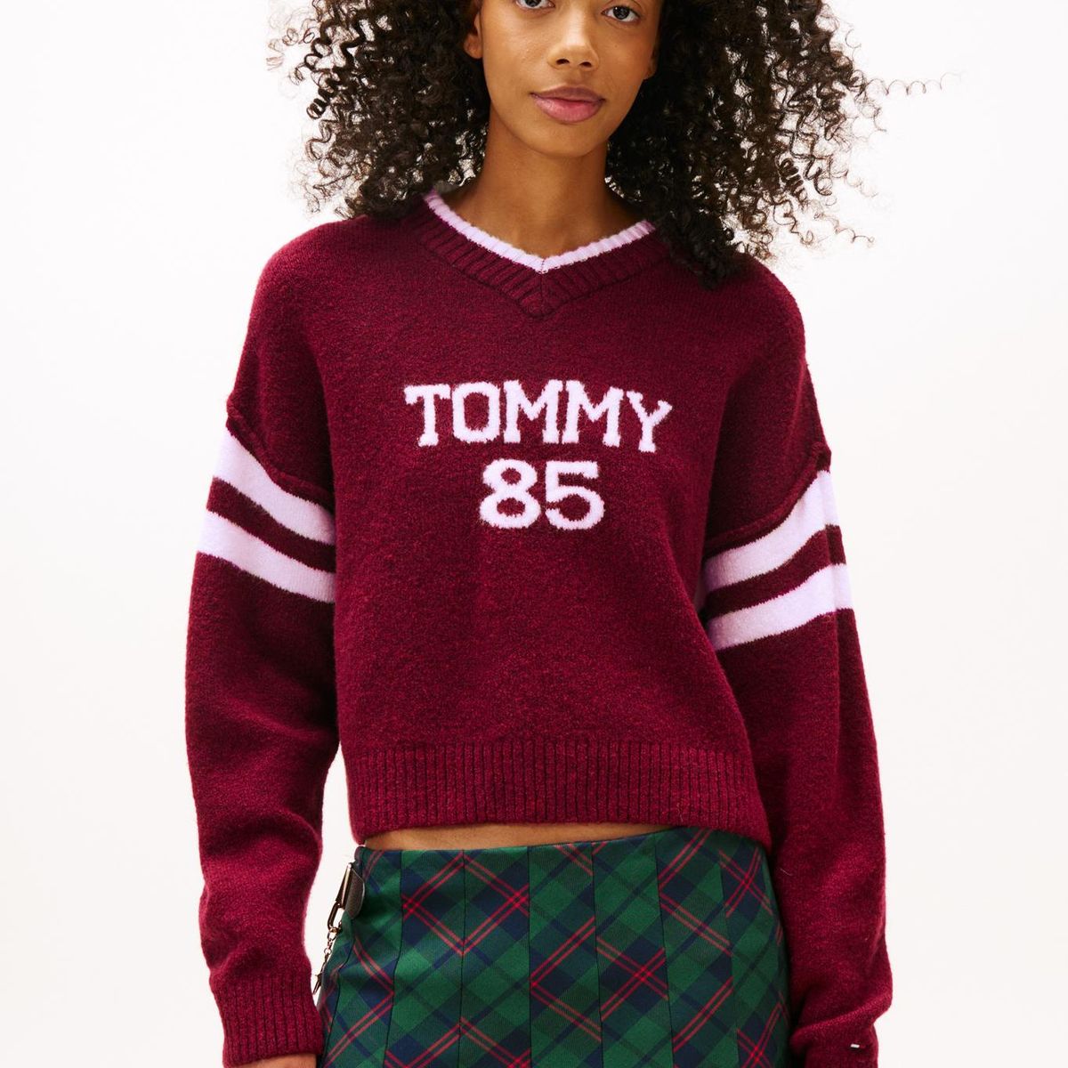 TOMMY HILFIGER - Sweater Logo Varsity Relaxed Fit Burdeo Tommy Jeans