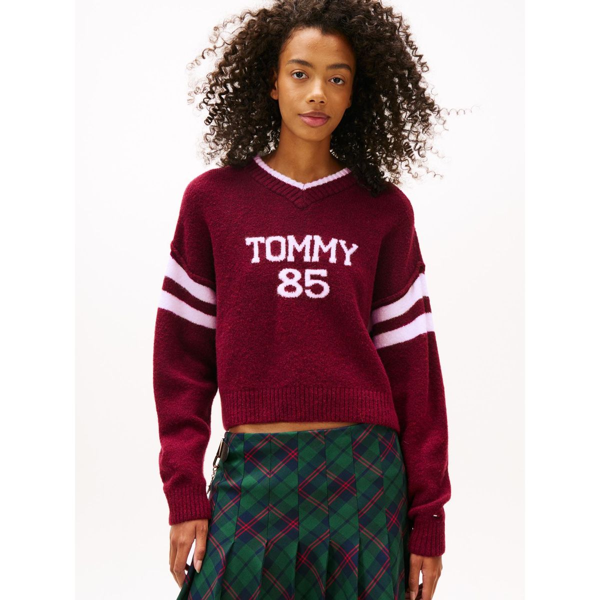 TOMMY HILFIGER - Sweater Logo Varsity Relaxed Fit Burdeo Tommy Jeans