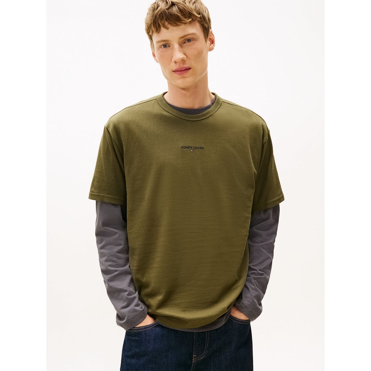 TOMMY HILFIGER - Polera Con Logo Bordado Relaxed Fit Verde Tommy Jeans