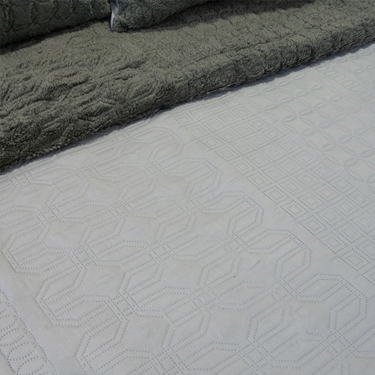 DORAL - CUBRECAMA QUILT HOTPRESS VIENA CON SHERPA GRIS DORAL 1.5 PLAZAS