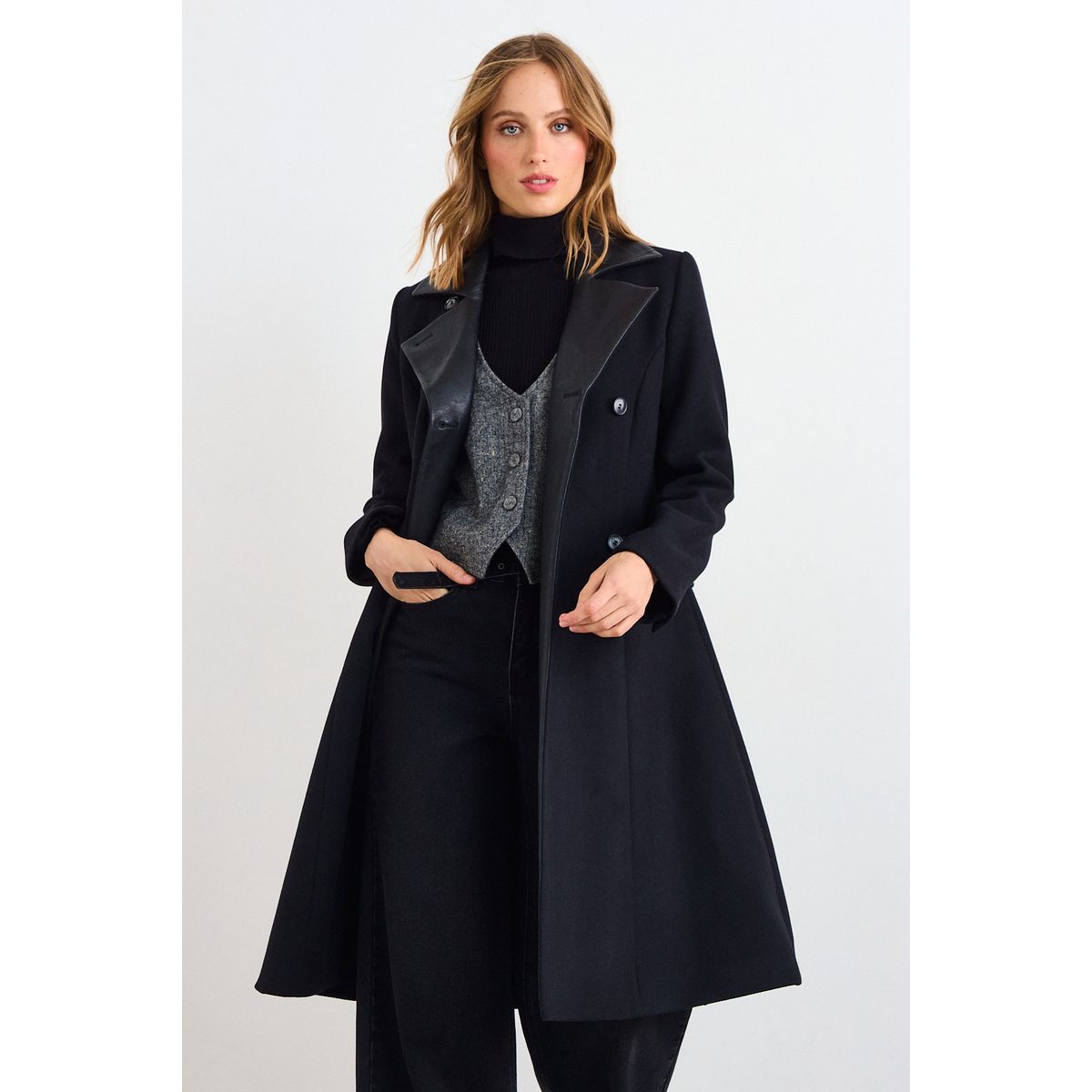 IO - Chaqueton Fantasia Mujer Negro Io