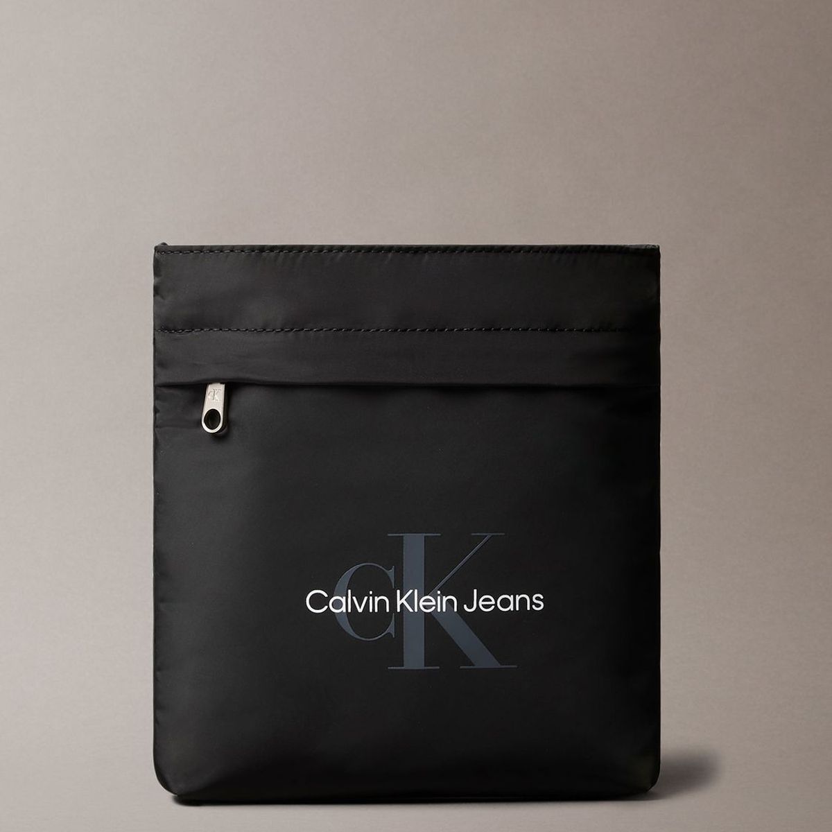 CALVIN KLEIN - Bolso Plano Bandolera Sport Essentials Calvin Klein Negro