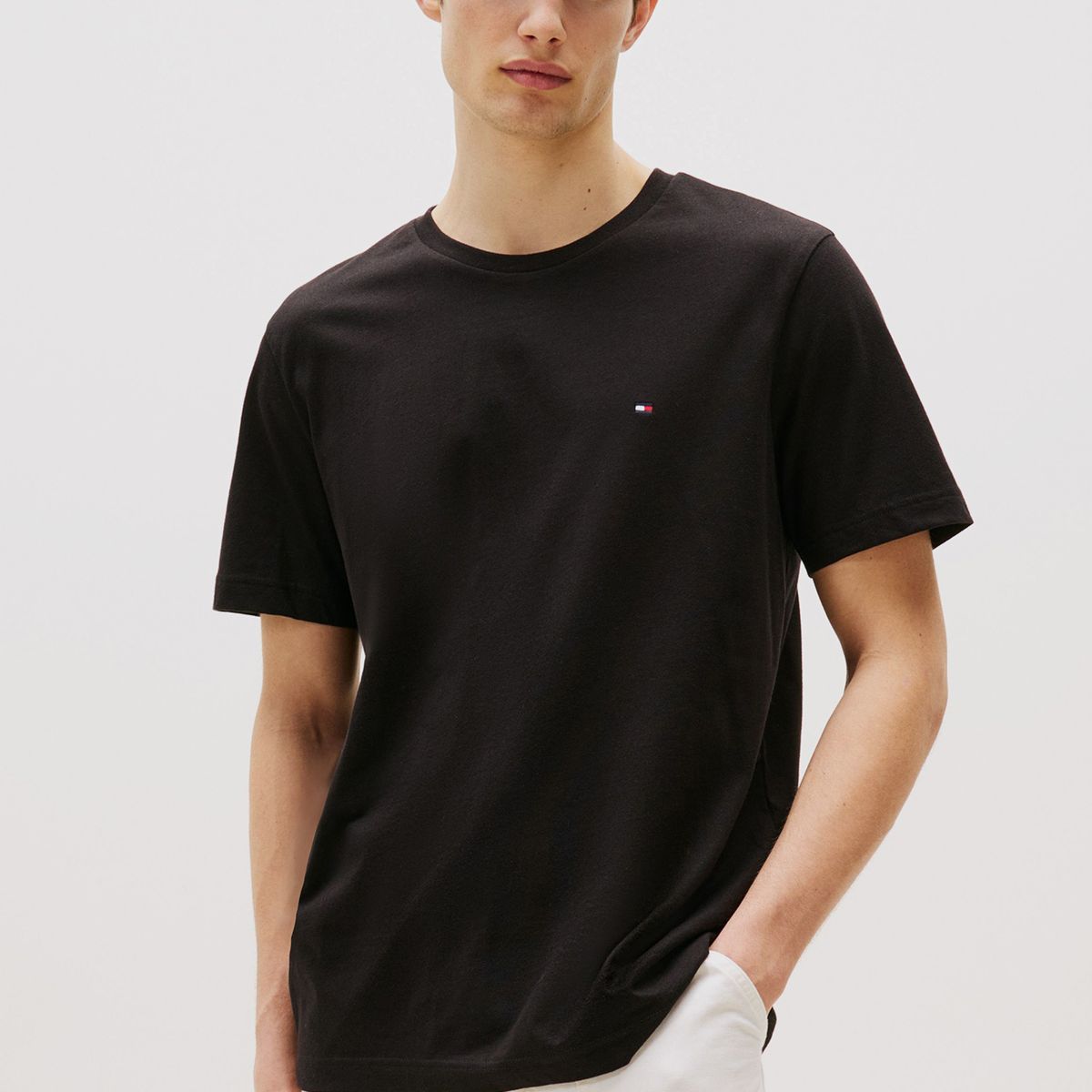 TOMMY HILFIGER - Polera Essential Solid Regular Fit Negro Tommy Hilfiger
